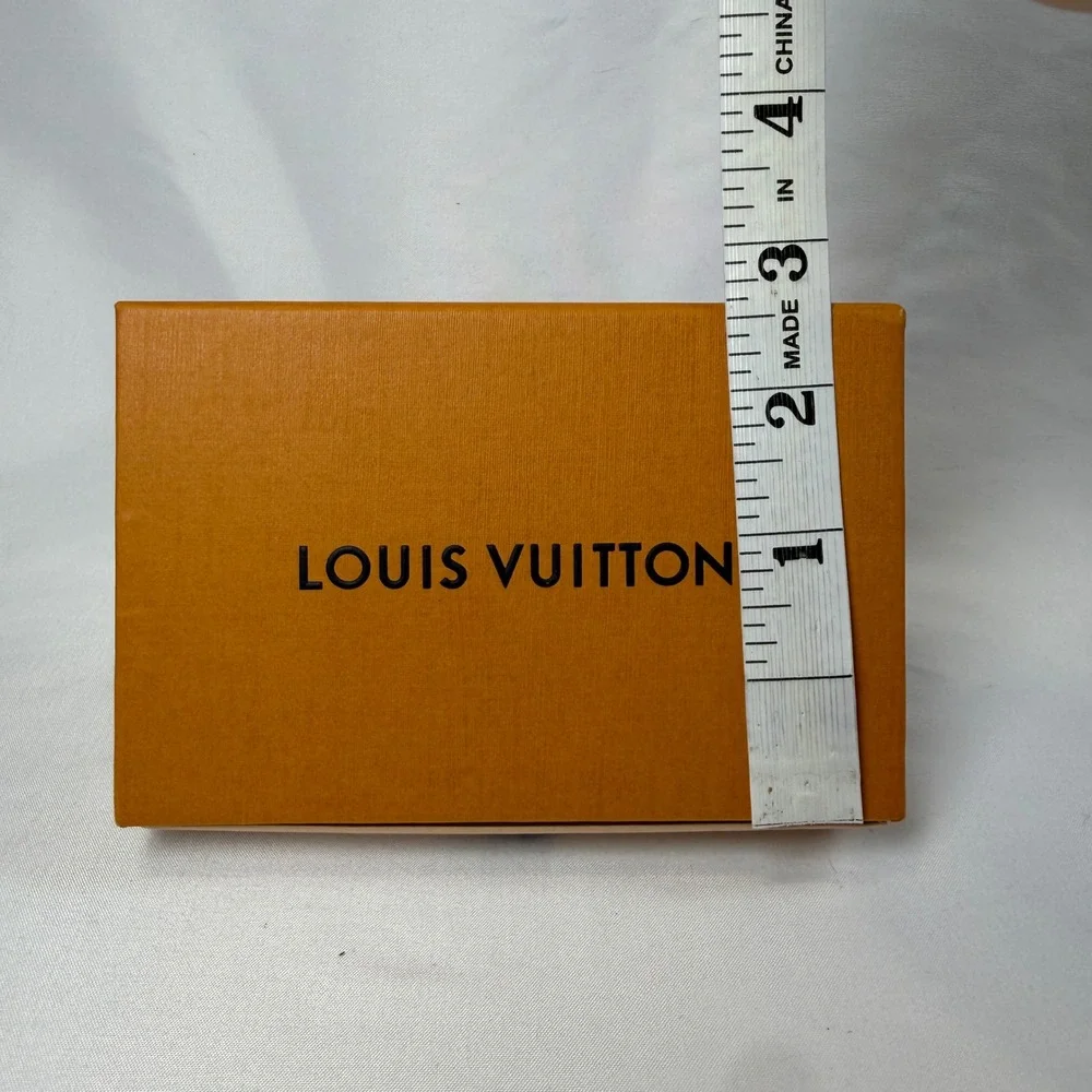 Louis Vuitton model candy some